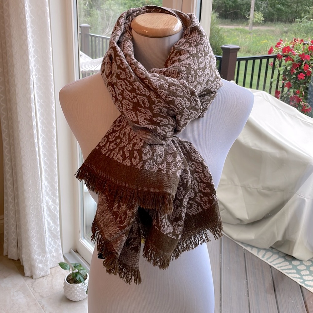 Leopard print scarf by Maje